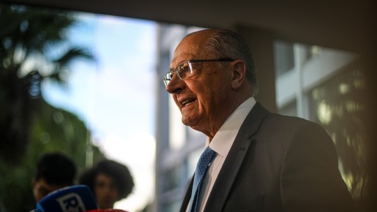 Alckmin atribui dificuldades do governo no Congresso a excesso de partidos e diz que saidinha teve voto de convicção pessoal