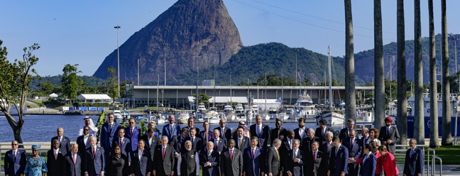 A 'foto de família' do G20 ocorreu após dois anos sem o registro oficial. Foto: Domingos Peixoto / Agência O Globo