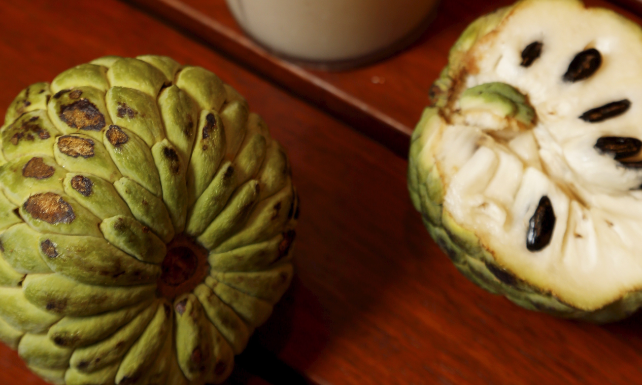 A poderosa fruta tropical considerada 'ouro branco' pelas suas propriedades e múltiplos benefícios para a saúde