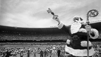 ´É Natal. A chegada do Papai Noel, ação promovida pelo GLOBO, entrou para o calendário da cidade — Foto: Jorge Peter 01-12-1975