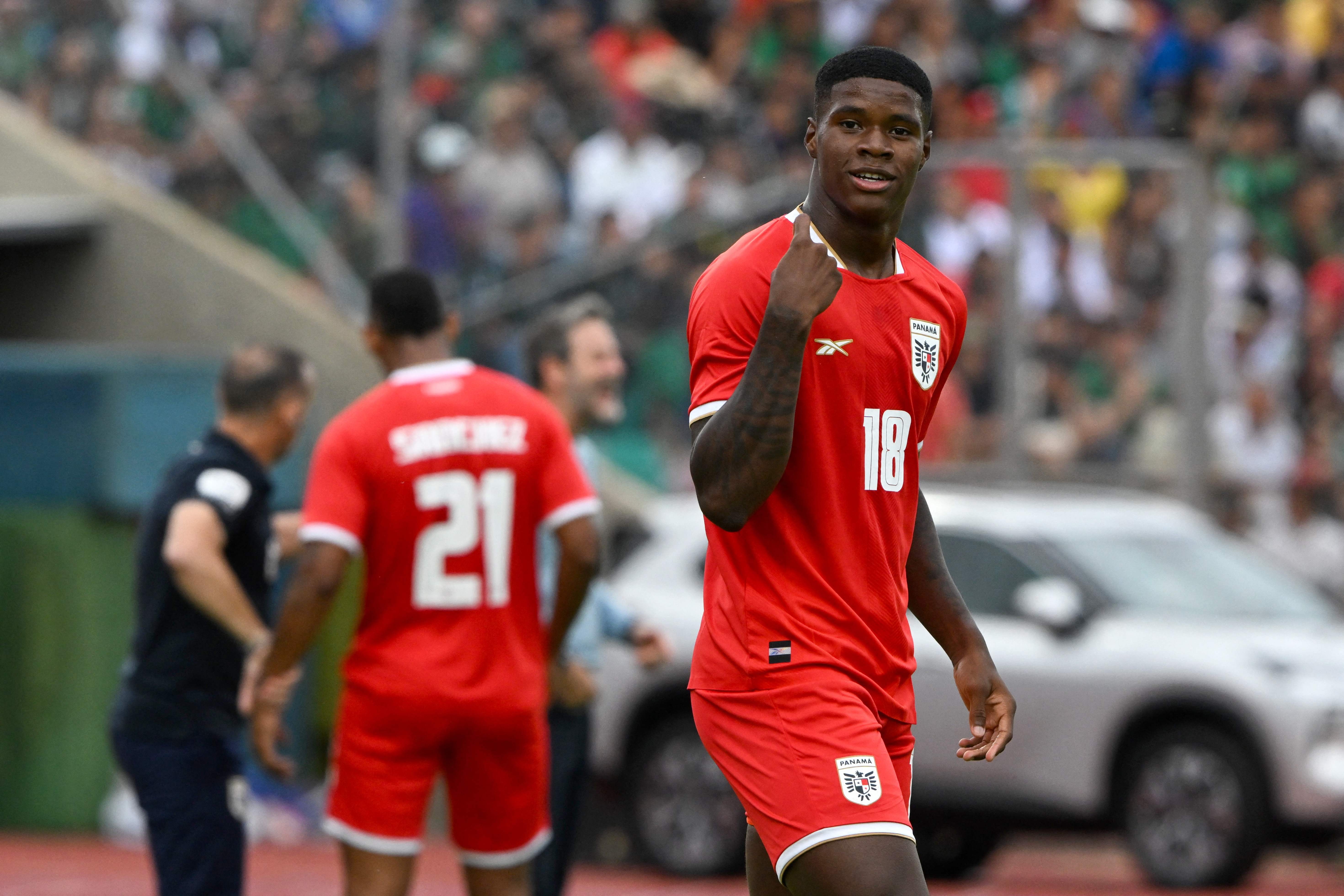 Técnico do Panamá e repórter discutem por ausência de Kadir, do Botafogo, na convocação para a Copa do Mundo