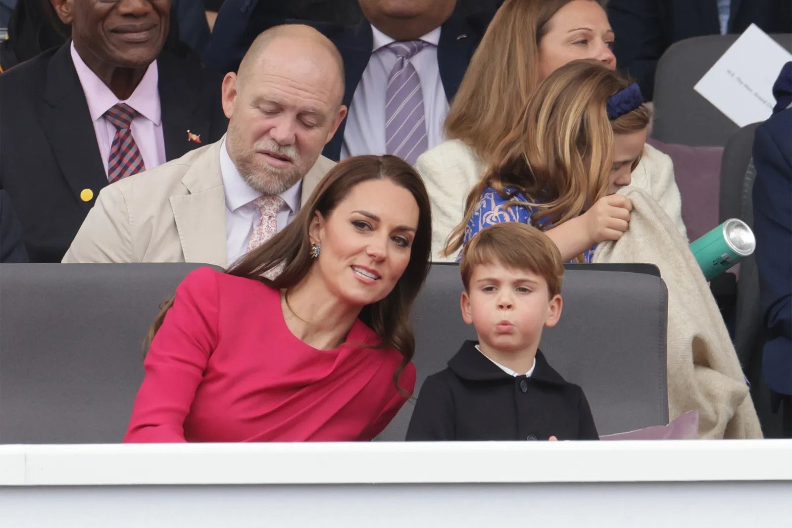 Louis e Kate durante a celebração do Jubileu de Platina da rainha Elizabeth II, em junho do ano passado — Foto: Reprodução/Redes sociais