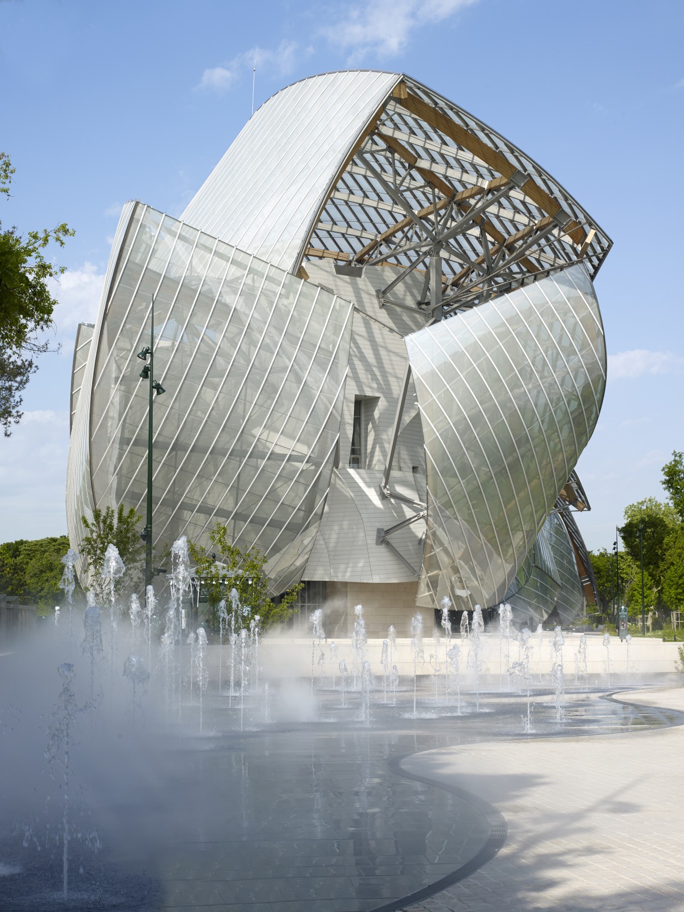 The Louis Vuitton Foundation Building, in Paris, designed by architect Frank O. Gehry - Photo: Marc Domage/Disclosure/Gehry Partners, LLP and Frank
