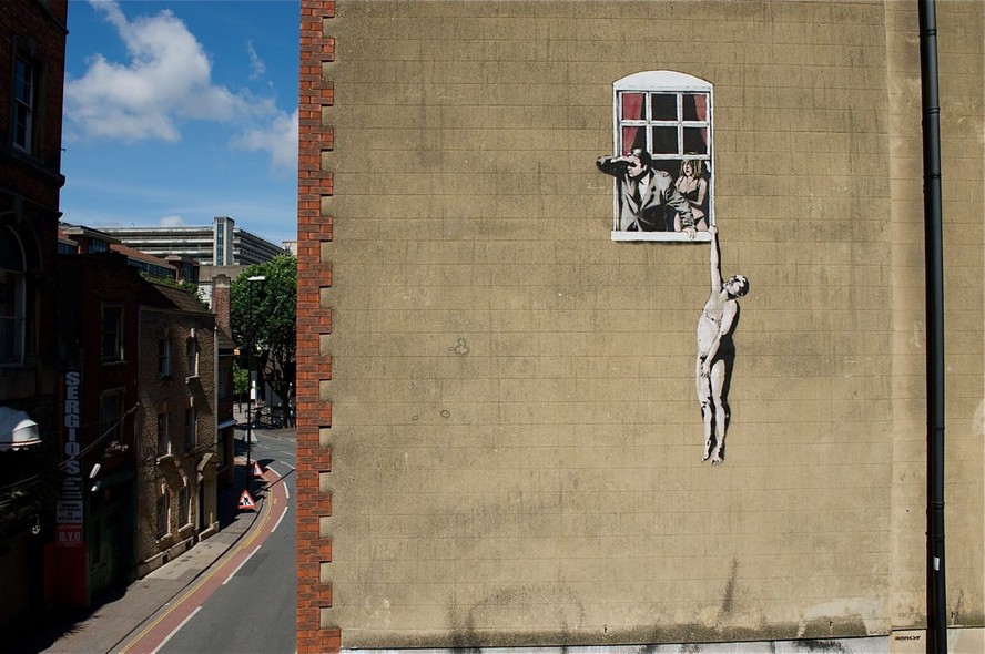 Prédio com obra de Banksy vai a leilão na Inglaterra e corretora