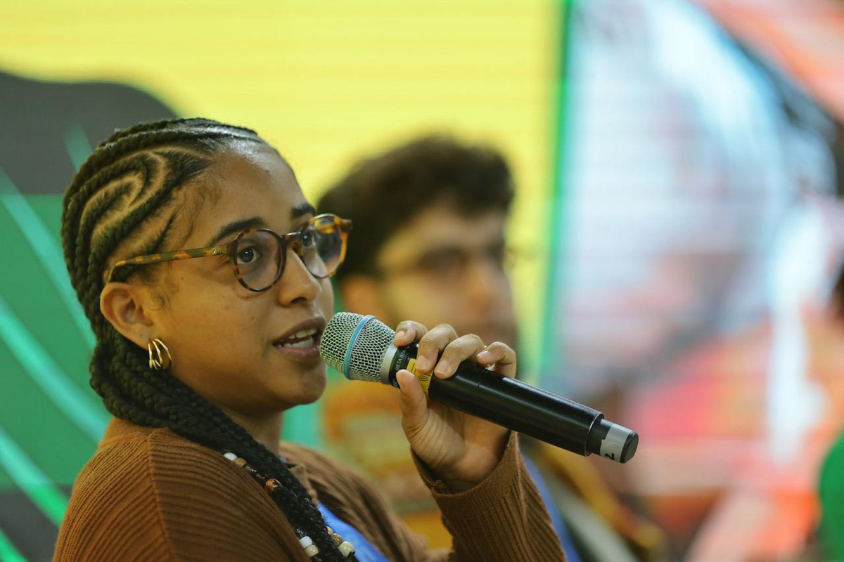 Embaixadora da Juventude na COP30 Propõe Fim da Escala 6x1: Um Grito por Justiça Climática e Social