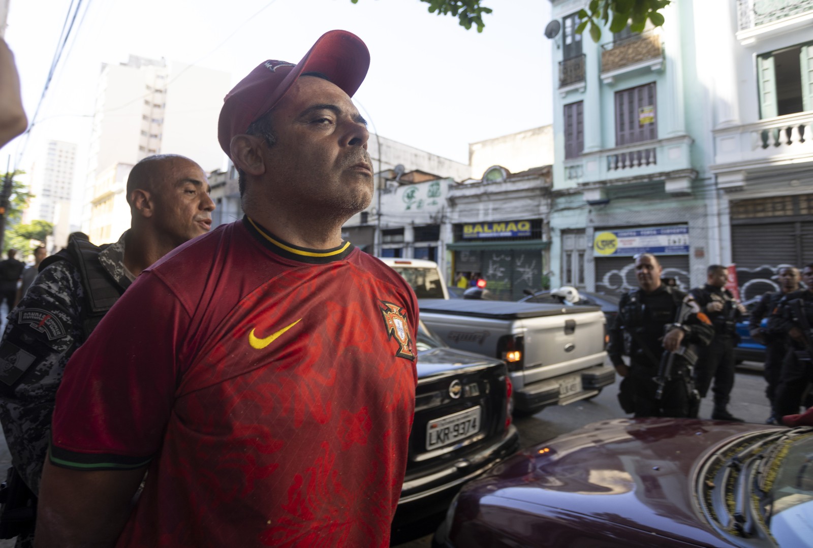 Após refém ser libertada, criminoso é preso na Rua de Santana. Foto: Márcia Foletto