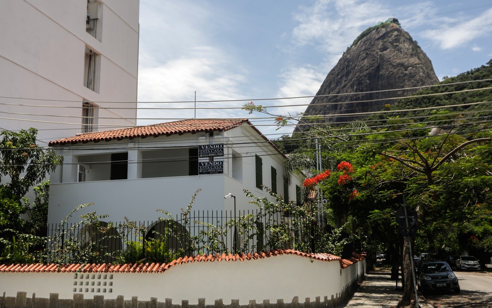 Casa que foi cenário do filme Ainda estou aqui, na rua Roquete Pinto, na Urca — Foto: Gabriel de Paiva/ Agência O Globo