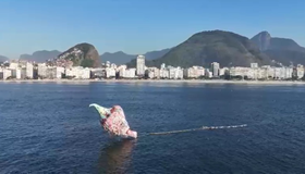 Balão cai no mar de Copacabana perto do palco de Madonna