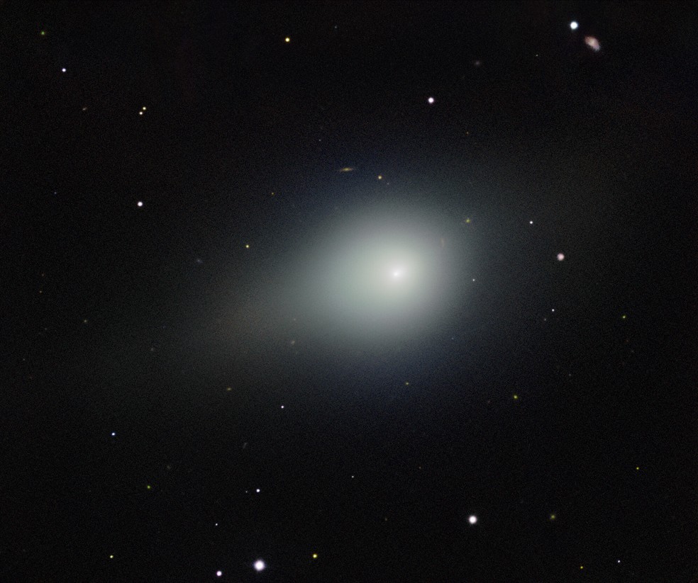 Interstellar comet 3I/ATLAS emits a greenish glow in new images — Photo: International Gemini Observatory/NOIRLab/NSF/AURA/B. Bolin