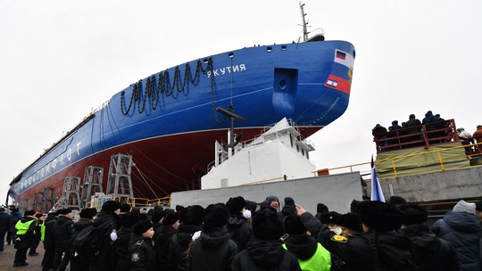Com olhos na exportação de gás pelo Ártico, Putin lança novo navio quebra-gelo