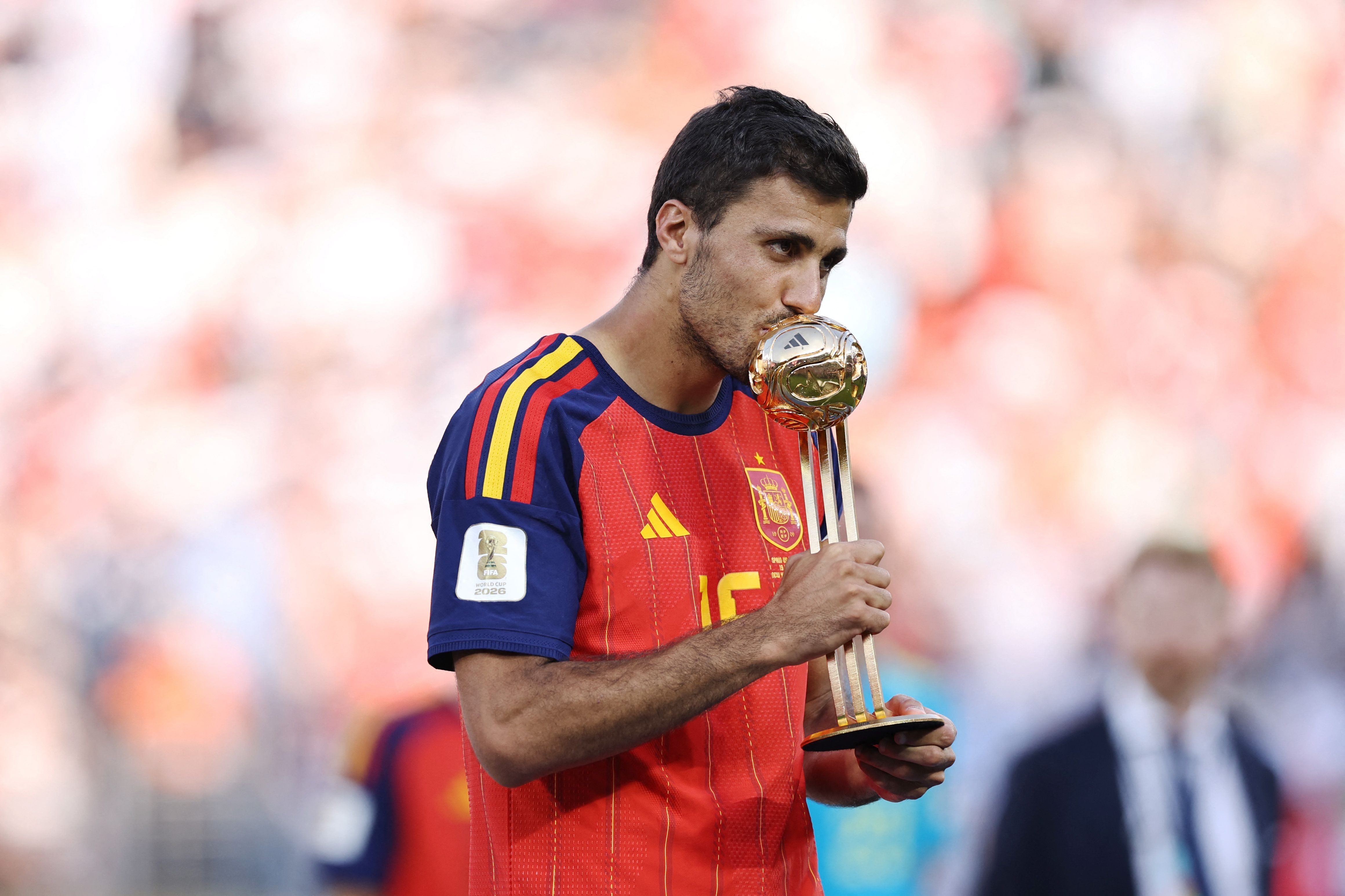 Barcelona intensifica negociação e aumenta proposta por Rodri para 420 milhões de reais