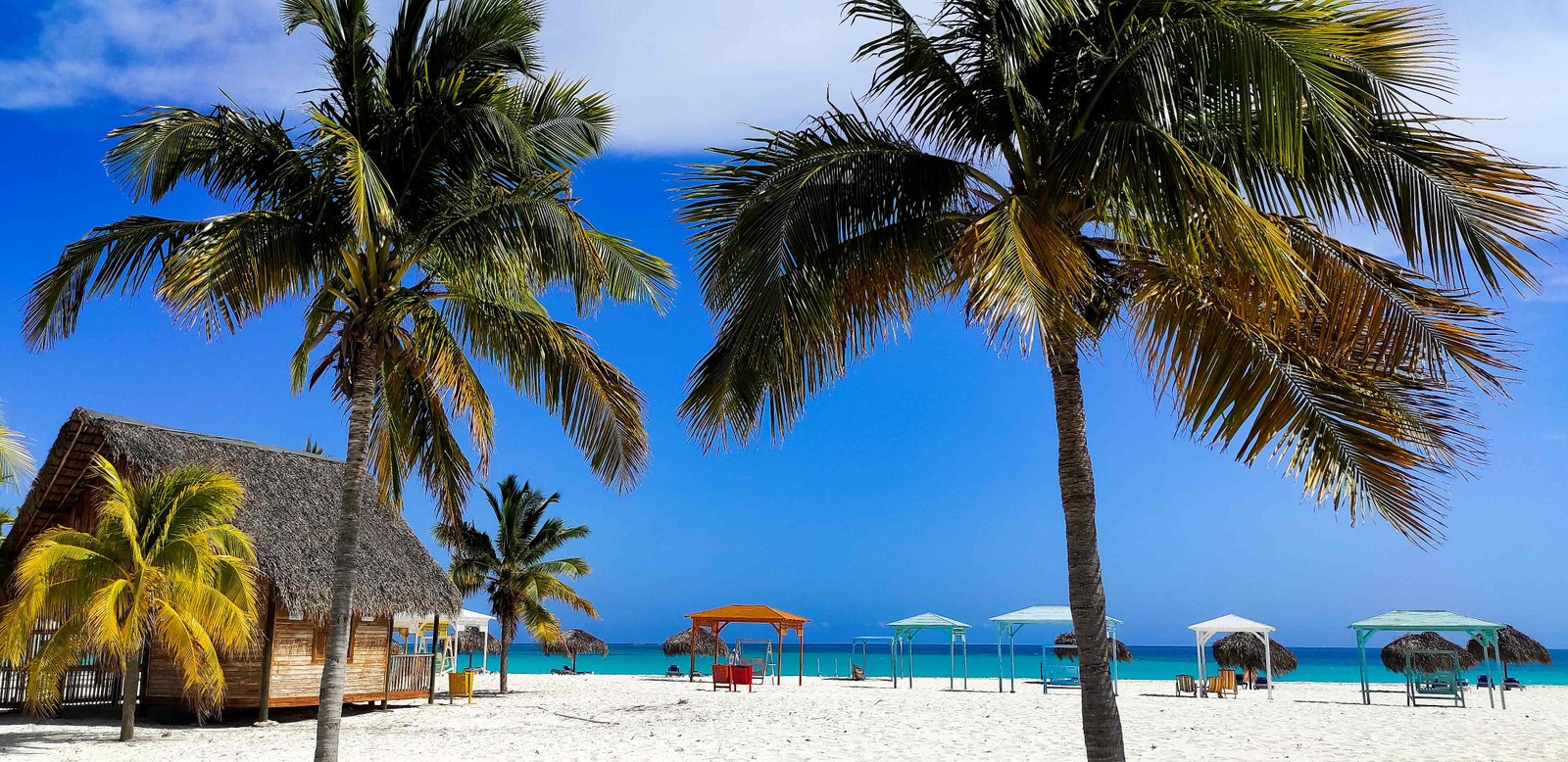 Ilha paradisíaca fica no sul do país e foi cedida ao grupo hoteleiro canadense Blue Diamond — Foto: Yamil Lage / AFP