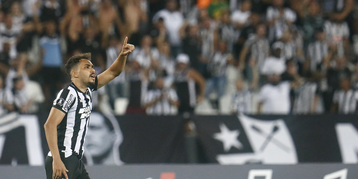 Botafogo resolve jogo no segundo tempo e se mantém vivo na competição