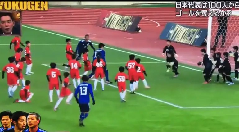 Como um desafio de três jogadores contra 100 crianças explica o jeito de jogar do Japão