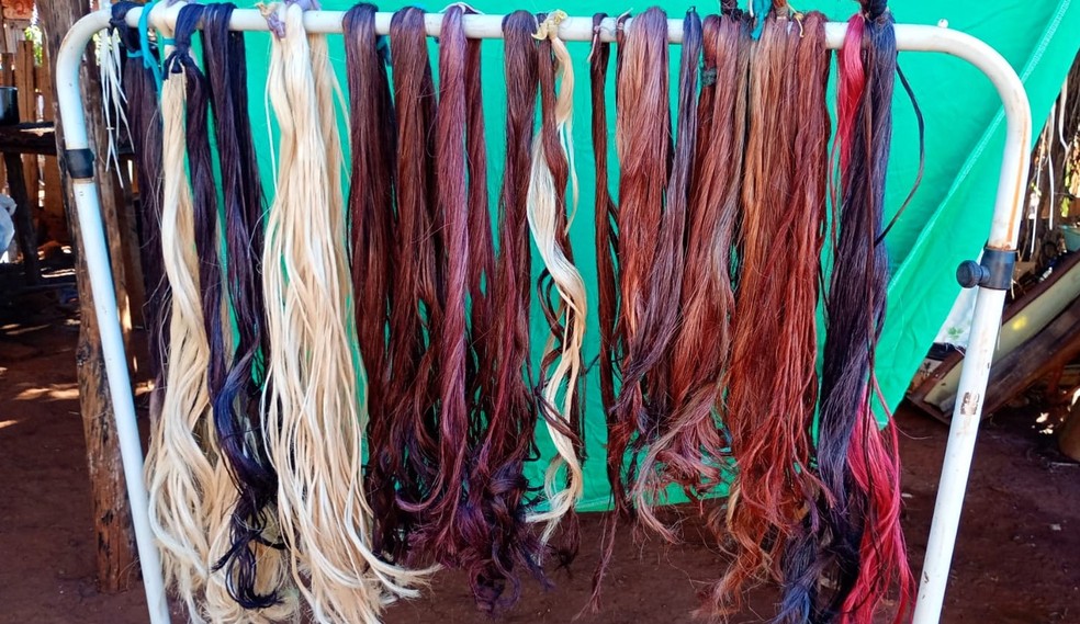 The material does not irritate the skin and Marilza has around ten local women using the threads for free, acting as volunteer testers — Photo: Sebrae/MS