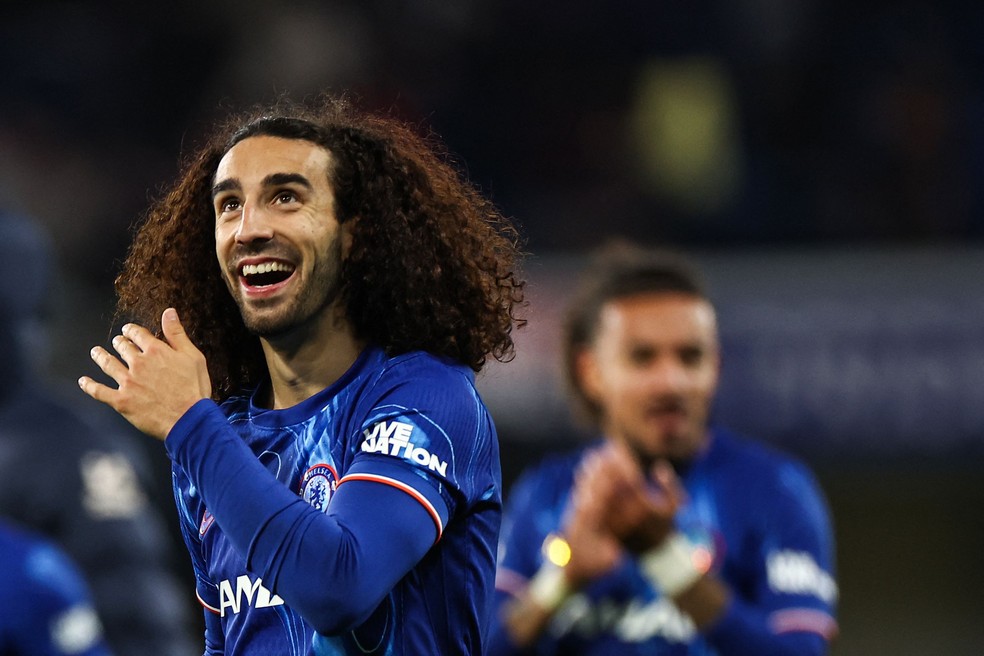 Marc Cucurella em ação pelo Chelsea — Foto: HENRY NICHOLLS / AFP