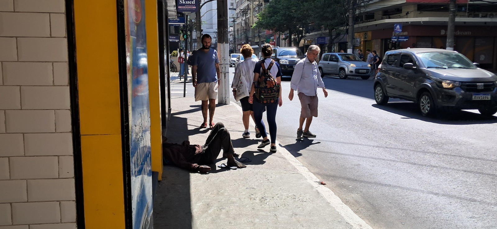 Maior circulação de pessoas e vasto comércio ajudam a explicar concentração de população de rua na Zona Sul de Niterói - QTU Questões do Universo