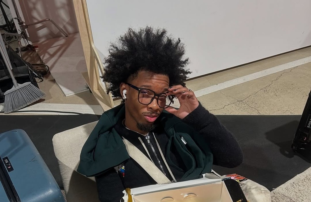 Após ter corpo de jovem encontrado em seu Tesla, rapper D4vd cancela shows