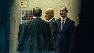 Luiz Fux, Fl�vio Dino, Alexandre de Moraes e Cristiano Zanin, reunidos, ap�s sess�o plen�ria do Supremo Tribunal Federal � Foto: Brenno Carvalho/Ag�ncia O Globo