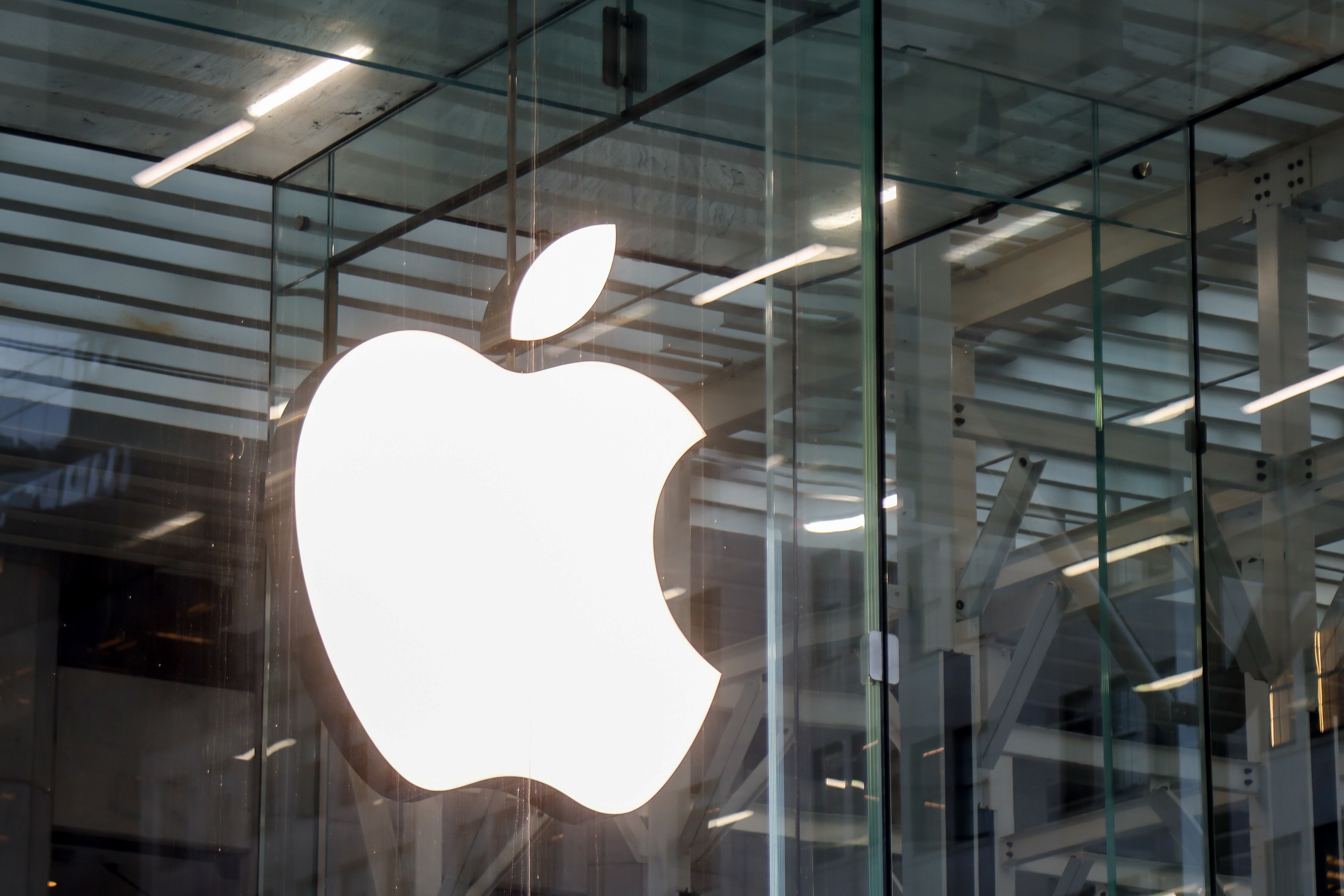 Apple é alvo de processo de US$ 3,4 bi no Reino Unido por regras 