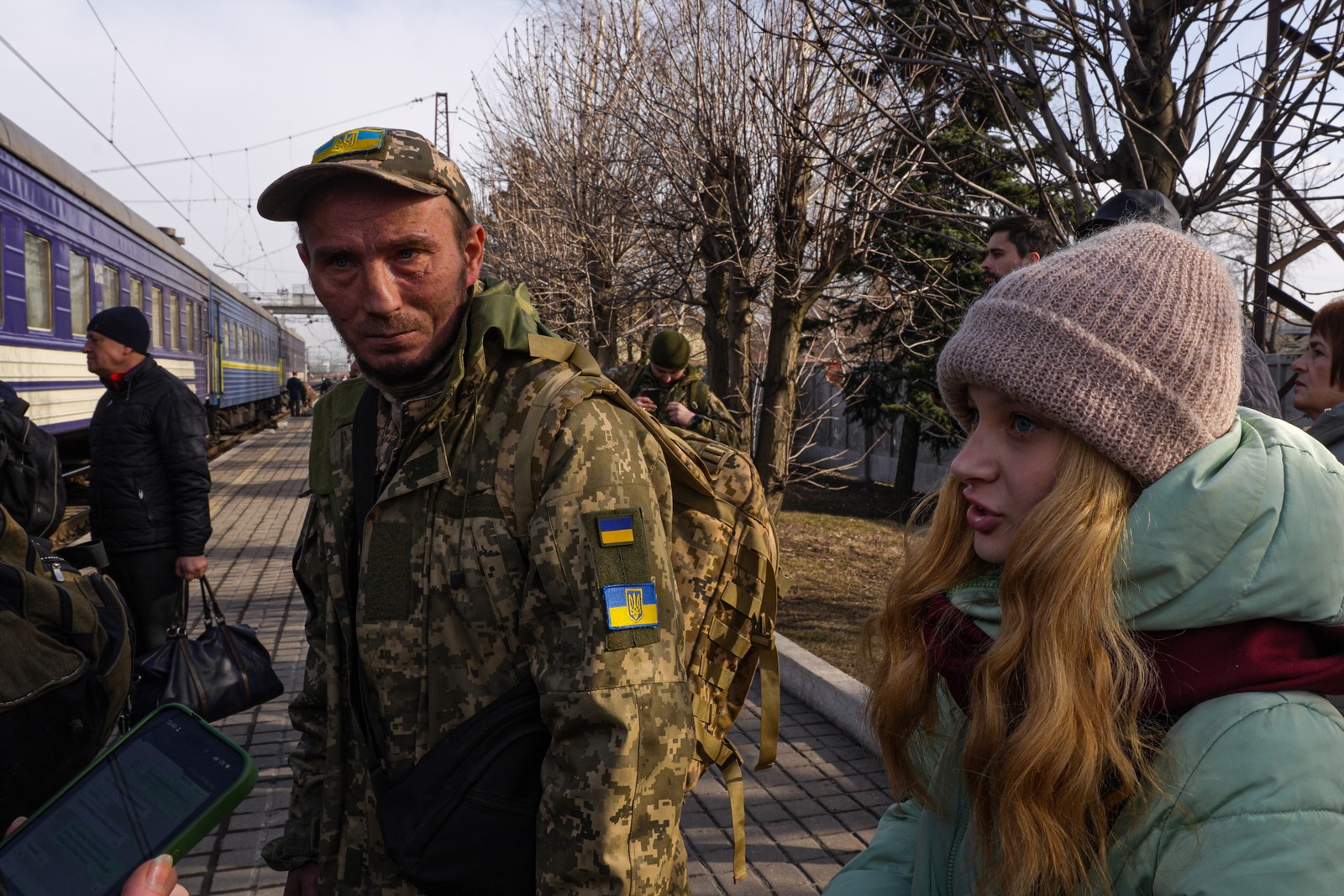 Monya (nome de guerra), 43 anos, passou os últimos dois anos na linha de frente e teve apenas uma folga desde o início da invasão russa contra a Ucrânia. Foto tirada em Pokrovsk, Oblast de Donbas, Ucrânia — Foto: Yan Boechat