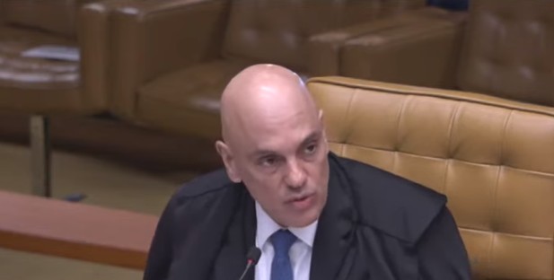 Vídeo alega que Moraes teria pressionado Bolsonaro a se autoincriminar e ameaçado Flávio