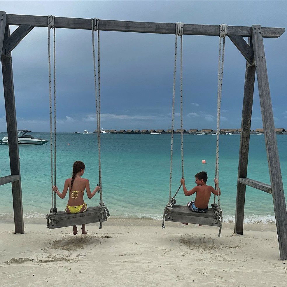 Pixie Curtis, de 12 anos, em viagem nas Maldivas — Foto: Reprodução/Instagram