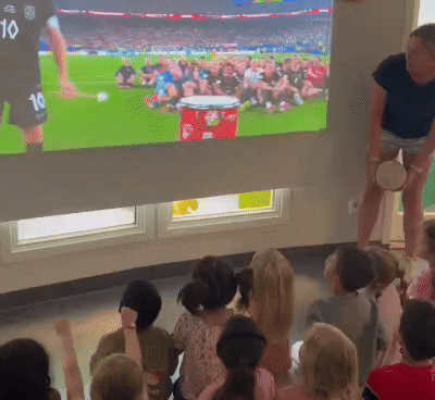 'Mini Vikings': vídeo de crianças norueguesas imitando 'remadas' da torcida da Noruega viraliza