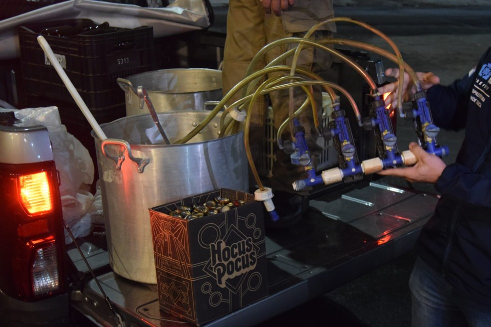 Maquinário para produção de cerveja apreendido — Foto: Divulgação