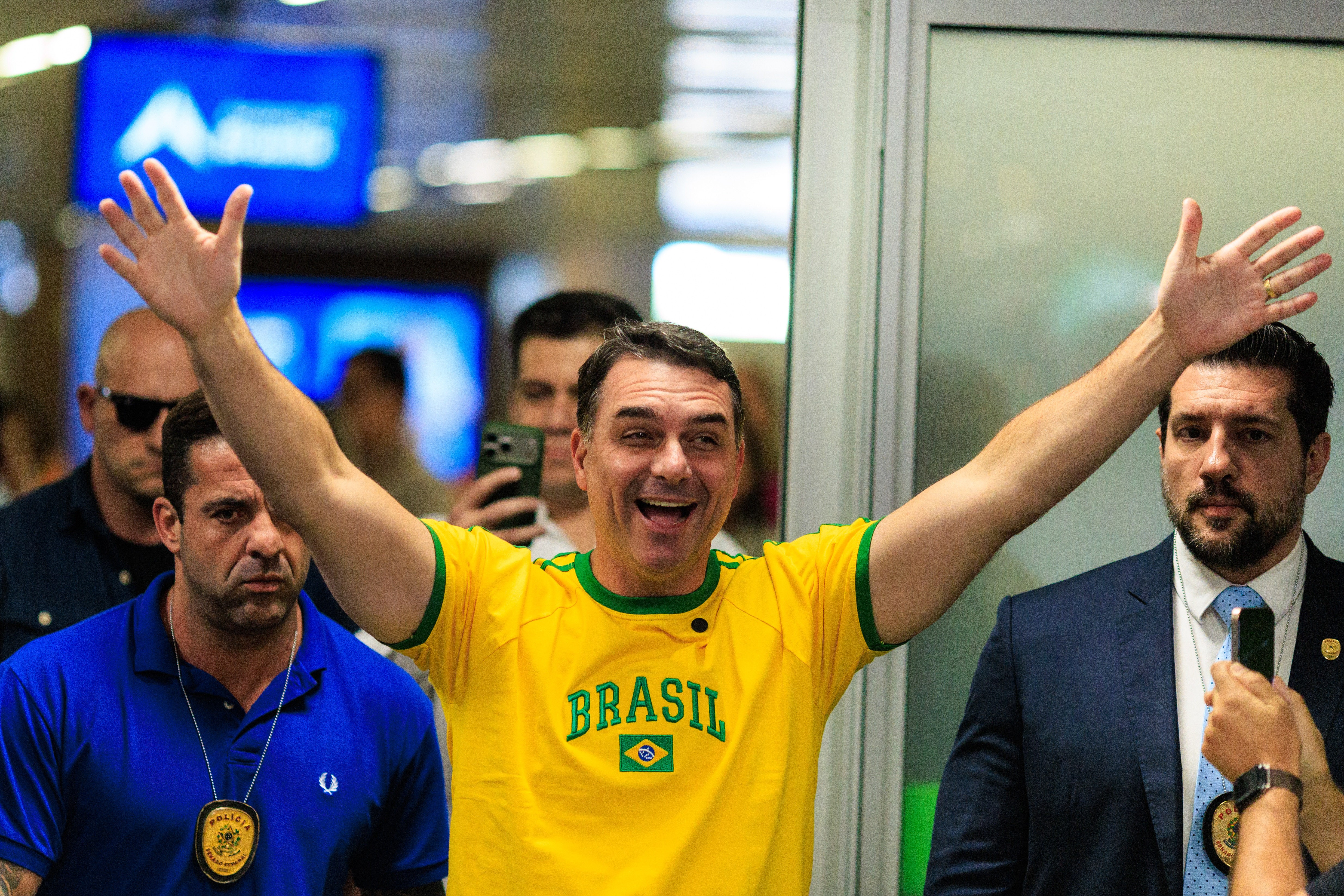 'A candidatura de Flávio é uma represa rachando'