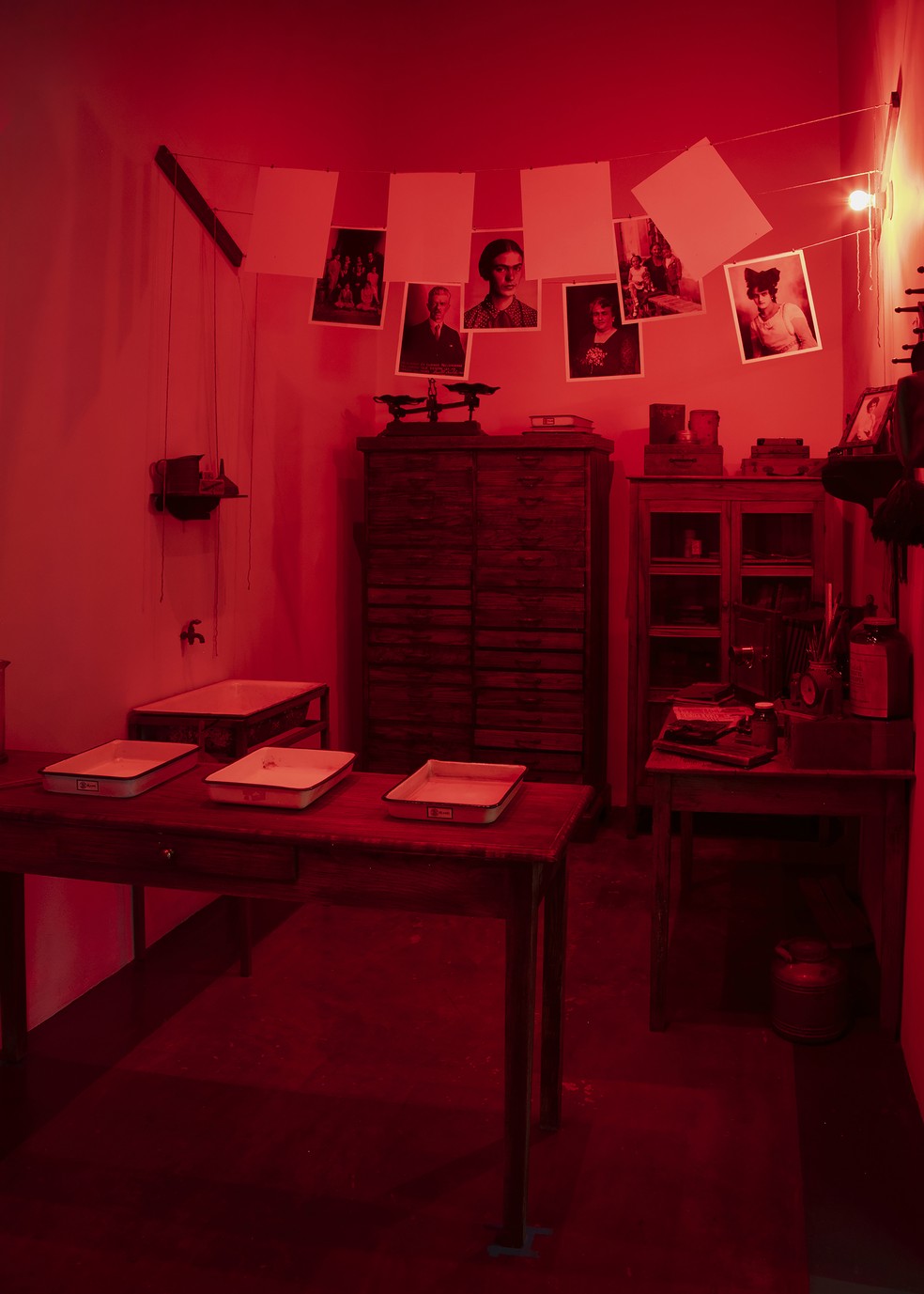 Uma câmara escura presta homenagem ao pai de Frida Kahlo, um fotógrafo, no Museu Casa Kahlo — Foto: Pablo López Luz/The New York Times