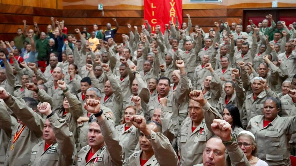 Imagem divulgada no site da Milícia Nacional Bolivariana mostra integrantes durante reunião — Foto: Milícia Nacional Bolivariana/Reprodução