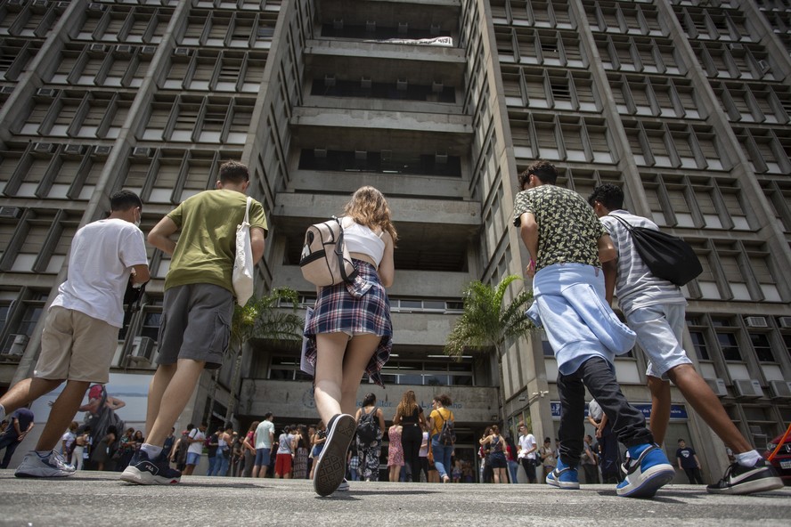 Enem 2022: Estudantes chegam para as primeiras provas, na Uerj, no Rio de Janeiro