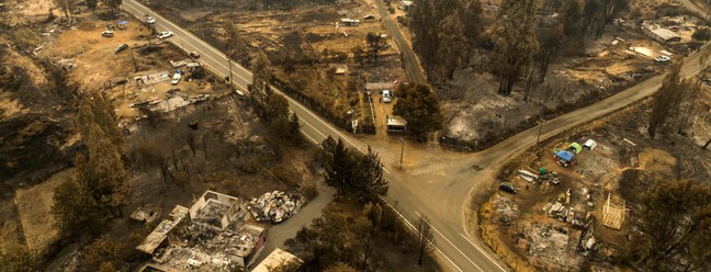 Imagem aérea mostra danos causados ​​pelos incêndios florestais em Santa Juana, província de Concepcion, Chile — Foto: JAVIER TORRES/AFP