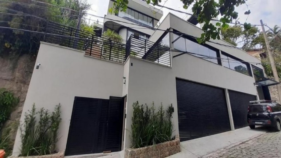 Fachada da mansão no Joá — Foto: Reprodução