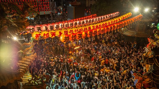 Em Taiwan, divindade milenar atrai jovens em busca de consolo, sorte e imersão cultural