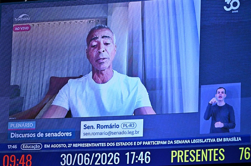 Romário abre mão do salário durante a Copa e diz que devolverá remuneração aos cofres públicos