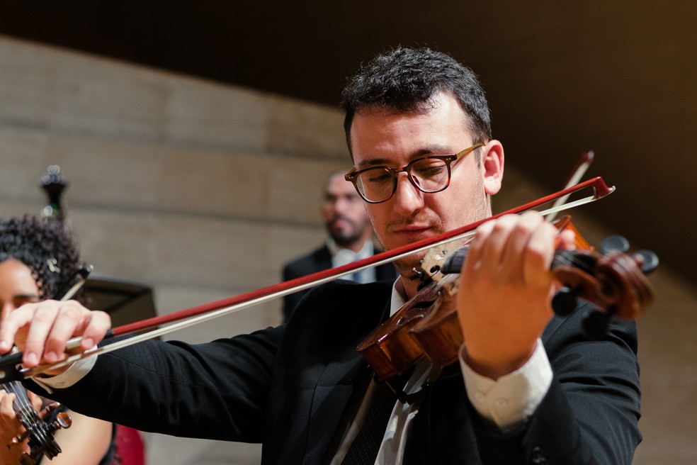 Violista israelense Simon Lemberski durante concerto em Seul, na Coreia do Sul — Foto: Augusto Cataldi/Orquestra Criança Cidadã/Divulgação
