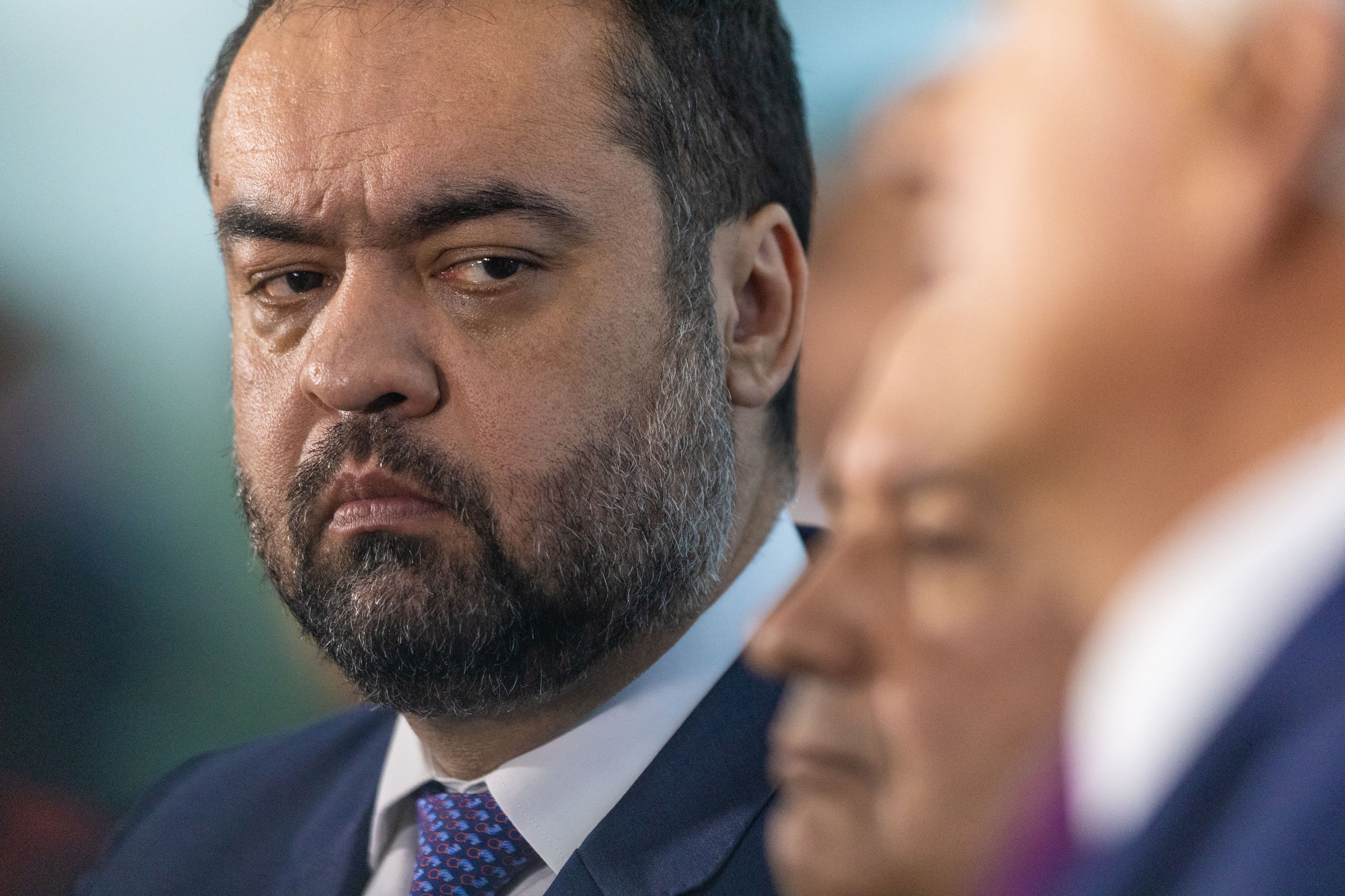 Castro tem sa&iacute;da do cargo indefinida diante de incertezas pol&iacute;ticas e jur&iacute;dicas