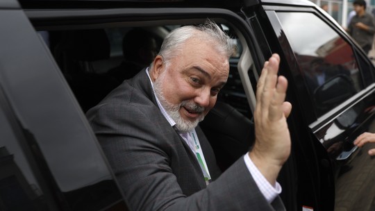 'Não estou brigado com Lula e nem perdi a relação com ele', diz presidente demitido da Petrobras
