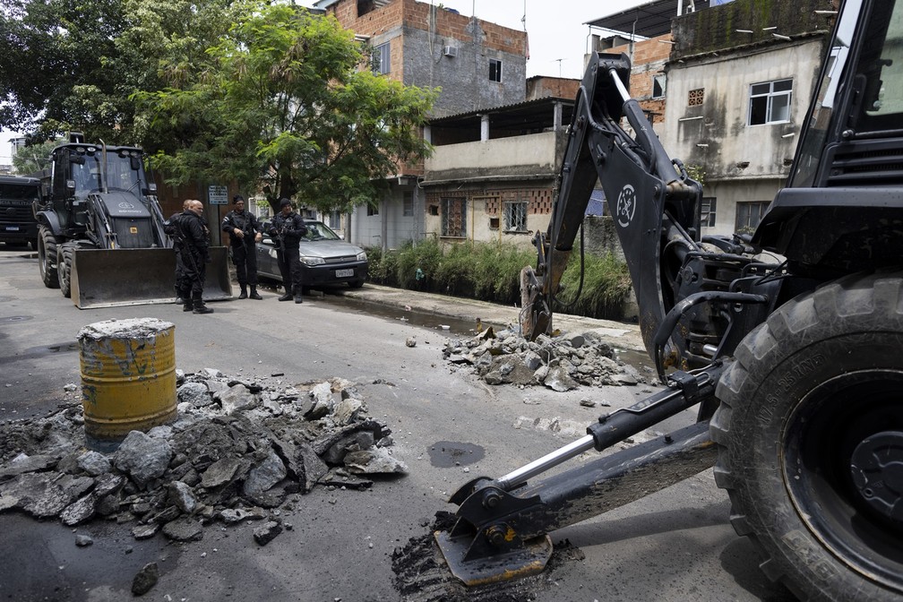 Fotos: megaoperação com mil policiais em comunidades do Rio