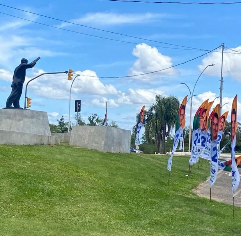 Viúva de Jango aciona Ministério Público após pichação de estátua em Porto Alegre - Foto