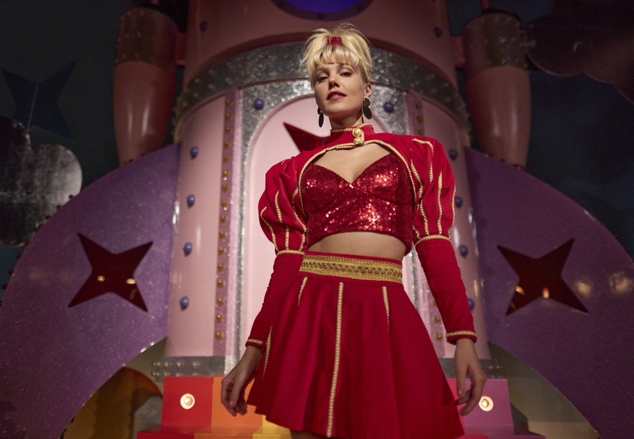 Pâmela Tomé surge em primeiras imagens como Xuxa na minissérie 'Senna', da Netflix