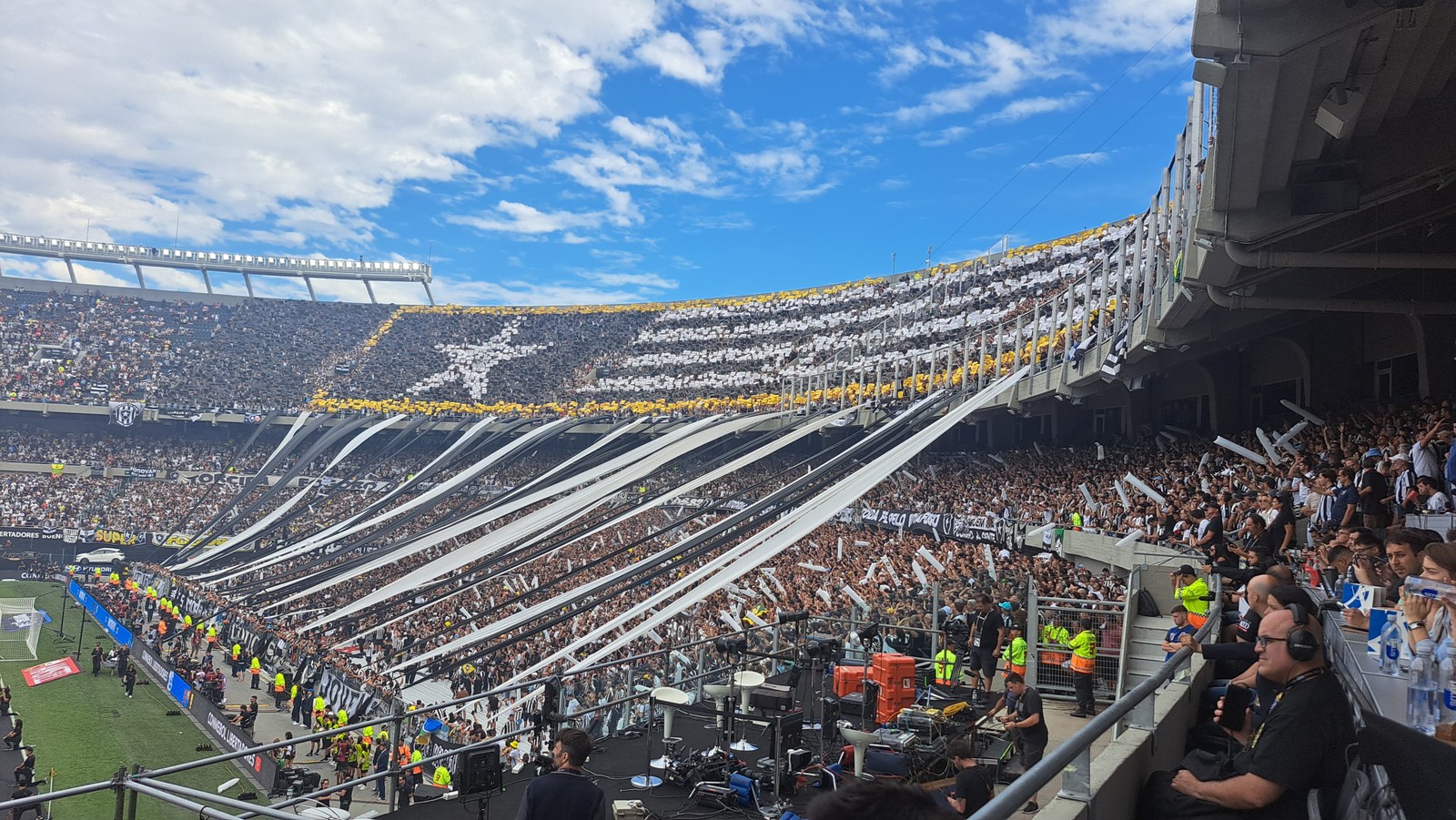 Mosaico organizado pela torcida do Botafogo na final da Libertadores — Foto: Davi Ferreira
