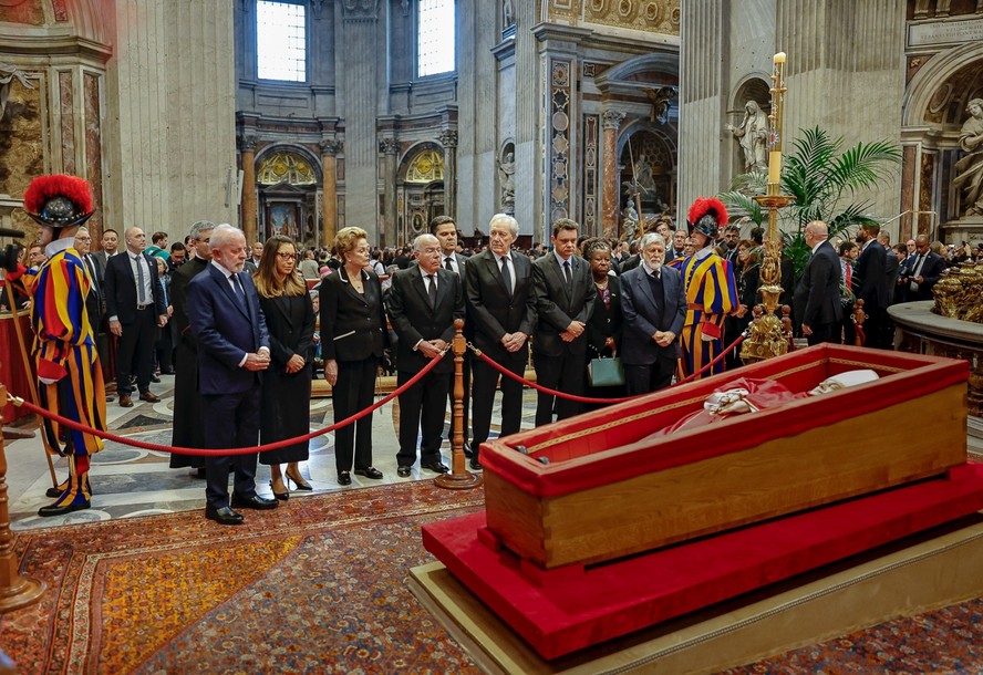 Delegação brasileira participa do velório do Papa Francisco