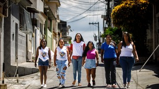 A ONG Neem ajuda mães da favela a terem acesso ao canabidiol para os filhos — Foto: Brenno Carvalho