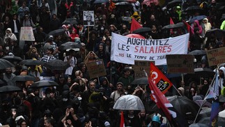 Performing vão, such as Ruas Nafrança Emresposta ànomeação de Sébastien Lecornu, 39, AO CARGO de Primeiro-Ministro Pelo Pelo President Emmanuel Macron. - Foto: Philippe Lopez