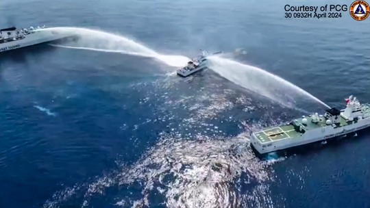 Filipinas acusa a China de disparar canhões de água contra dois de seus barcos