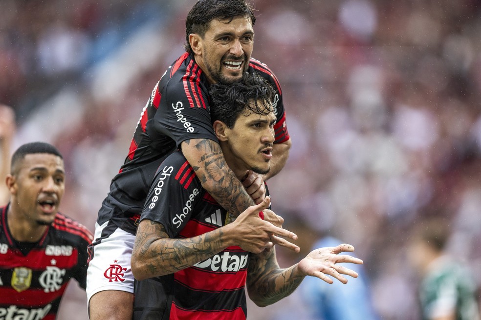 Pedro e Arrascaeta brilharam em vitória do Flamengo sobre Palmeiras — Foto: Guito Moreto/Agência O Globo