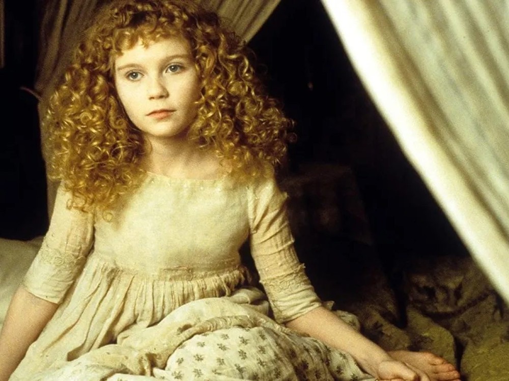 Kirsten Dunst revela que Tom Cruise sempre envia o mesmo presente para